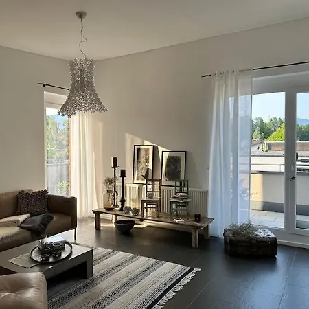 Stilvoll Nah Am شقة لاوتيراخ